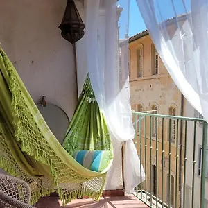 https://lile-de-martigues.fr-provencehotel.com